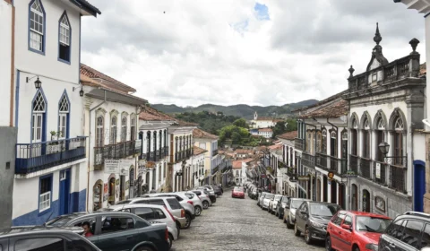 Enchente atinge pelo menos 100 casas em Ouro Preto-MG