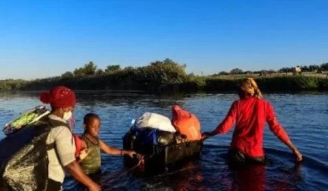 Diplomata pede demissão e denuncia deportações de refugiados haitianos