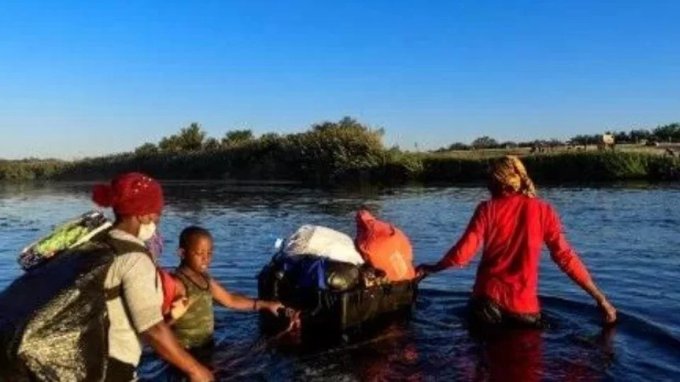 Diplomata pede demissão e denuncia deportações de refugiados haitianos