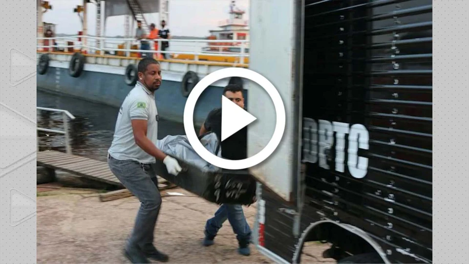 VÍDEO: corpo é encontrado boiando na orla de Manaus