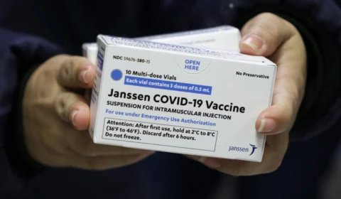 Amazonas recebe mais de 12 mil doses do imunizante Janssen
