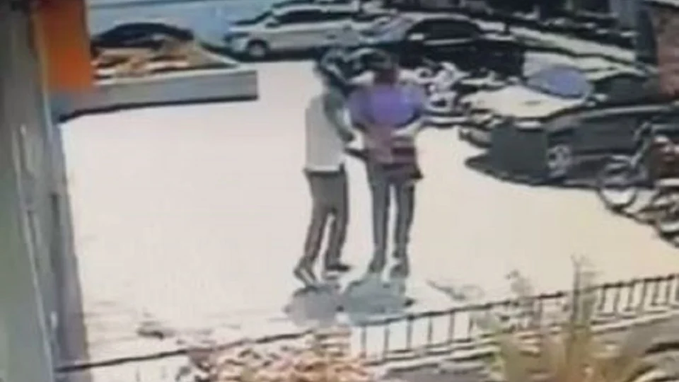 Homem devolve R$ 45 mil roubado por ele de funcionário de supermercado no CE