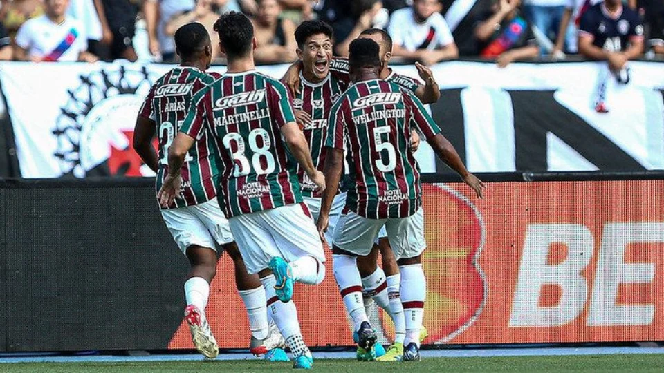 Fluminense joga fácil, vence Vasco por 2 a 0 e segue firme na ponta do Cariocão
