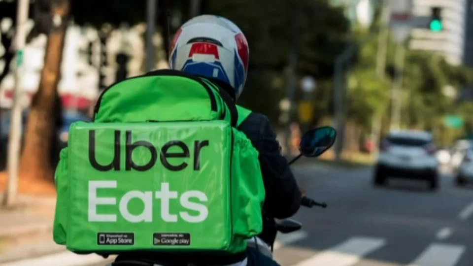 Uber Eats encerra entrega de refeições a partir desta terça-feira no Brasil