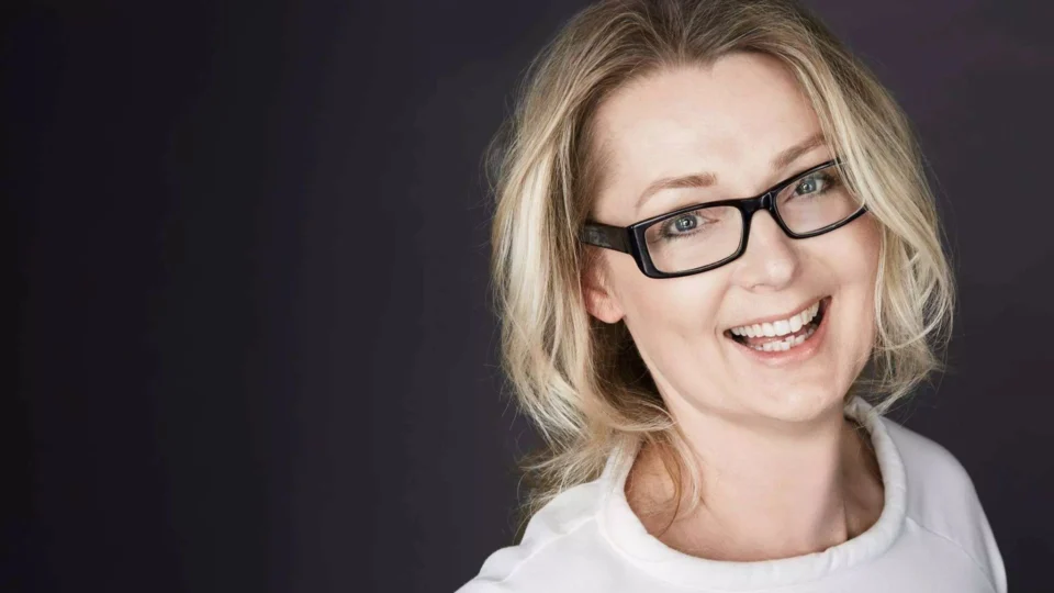 Premier da Suécia nomeia primeira ministra transgênero