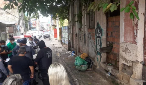 Garis encontram corpo embalado em saco de estopa no Centro de Manaus