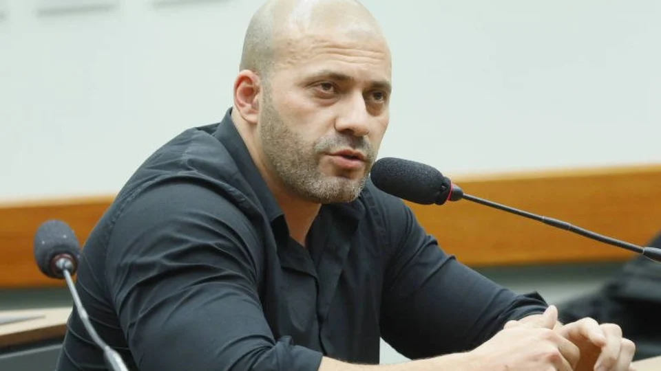 Daniel Silveira deixa cadeia no RJ após cinco meses preso