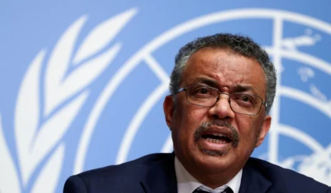 Ômicron: OMS pede cancelamento das festas de Natal para conter a variante