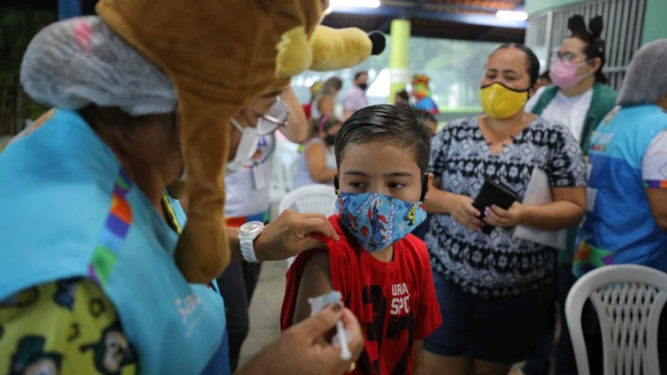 Manaus oferece mais oito pontos de vacinação para o público de 12 anos neste sábado
