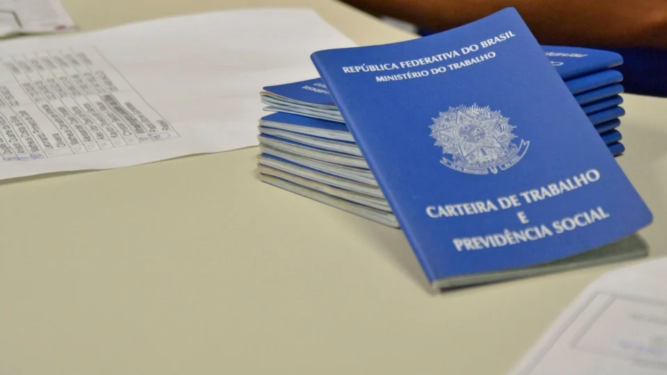 IBGE: desemprego cai para 12,1% no 3º trimestre, mas ainda atinge 13,5 milhões no Brasil