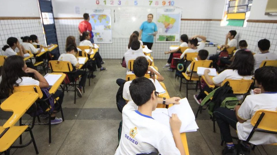 Em Manaus, profissionais da educação recebem abono do Fundeb nesta sexta-feira