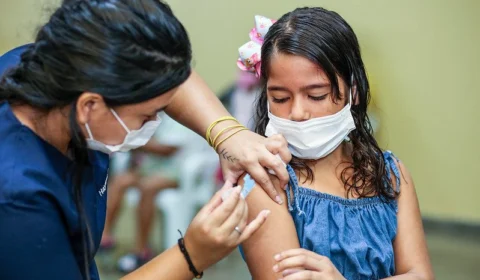 Vacinação contra Covid será retomada nesta quinta-feira em Manaus