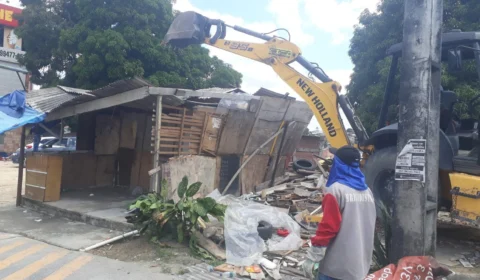 Ocupações irregulares são demolidas de área pública ao lado do T5, em Manaus