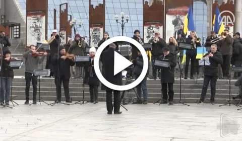 VÍDEO: Orquestra Sinfônica Clássica de Kiev faz apresentação na Praça Maidan