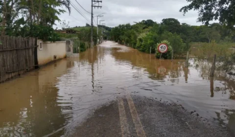 Após fortes chuvas, cinco municípios do RJ decretam situação de emergência