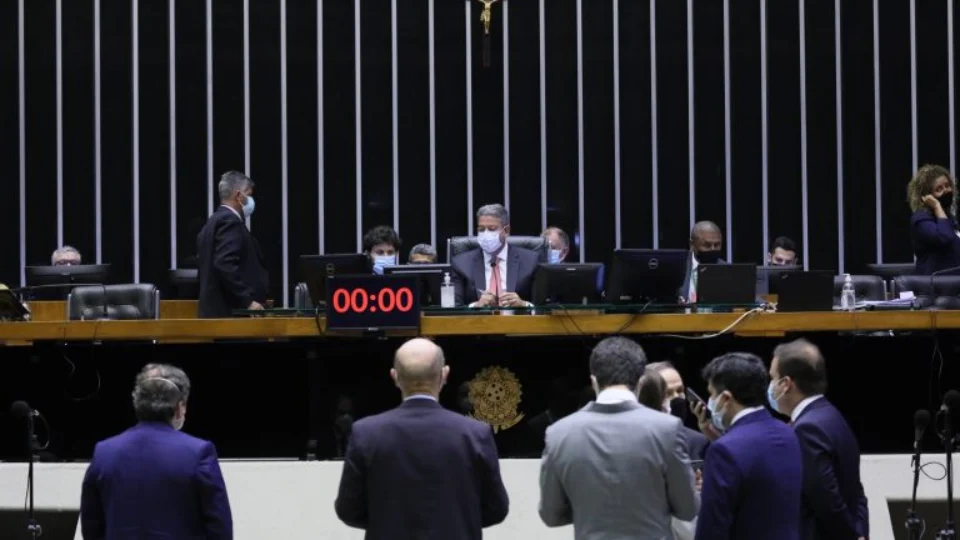 Por 323 votos a favor e 172 contra, texto-base da PEC dos Precatórios é aprovada em segundo turno na Câmara