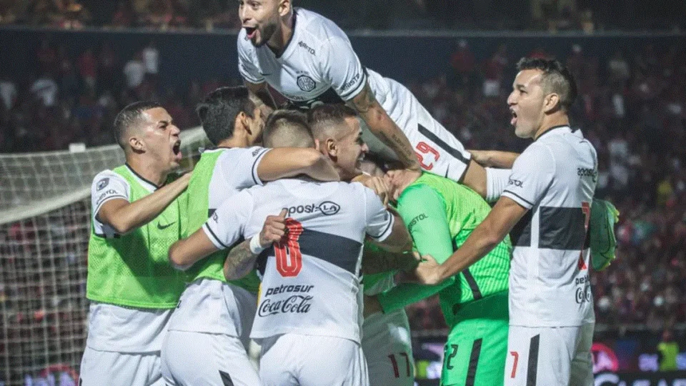 Olímpia vence clássico paraguaio e vai motivado encarar Fluminense pela Libertadores