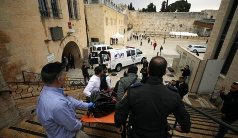 Ataque em Jerusalém deixa um morto e quatro feridos