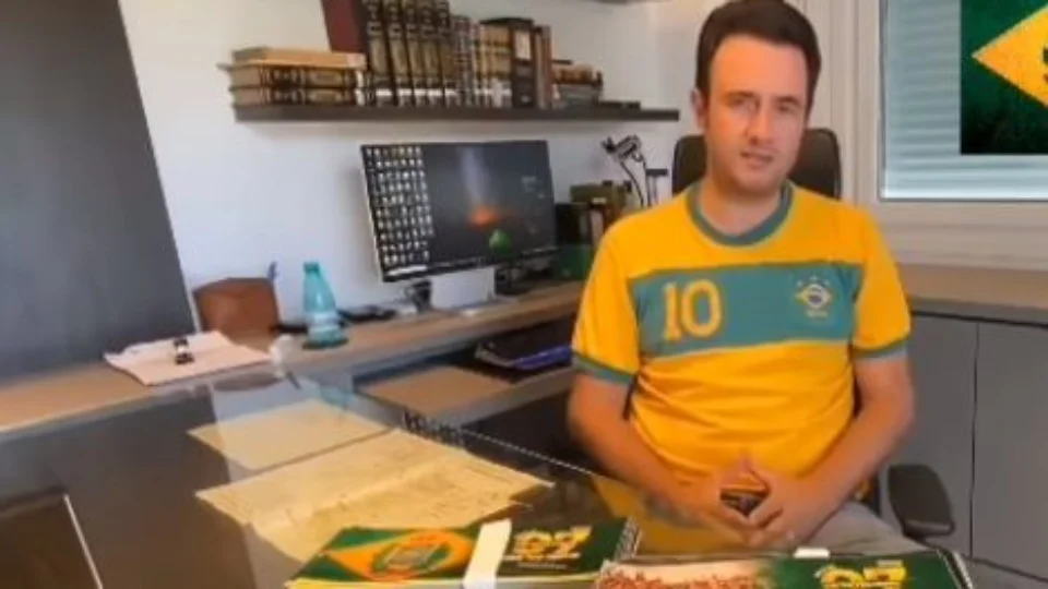 ‘O senhor Alexandre tem a caneta, mas somos os donos da produção’, diz líder de ato em Brasília ao criticar STF