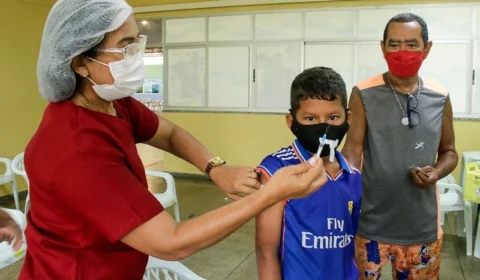 Manaus começa a vacinar crianças com 11 anos sem comorbidades a partir desta segunda