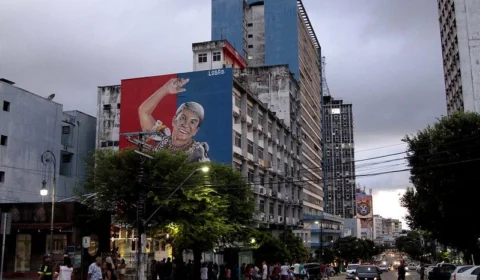 Mural em homenagem ao cantor Zezinho Corrêa é inaugurado no Centro de Manaus; veja fotos