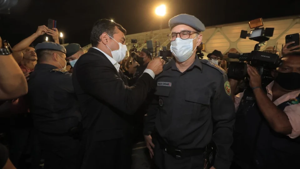 Governo do AM promove 1,9 mil policiais militares e bombeiros