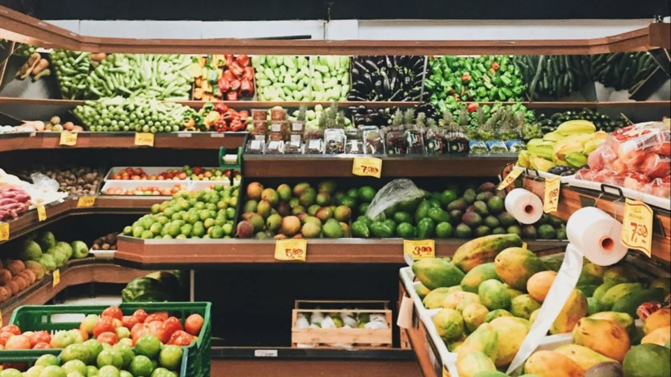 População irá destinar mais de 50% do 13º salário para comprar alimentação e ceia natalina, diz Fecomércio AM