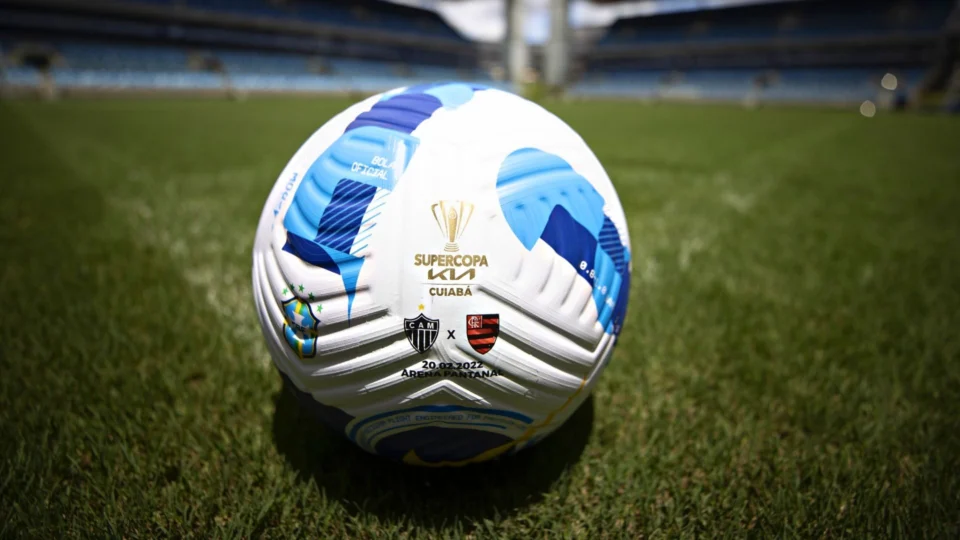 Atlético-MG e Flamengo disputam Supercopa neste domingo em Cuiabá