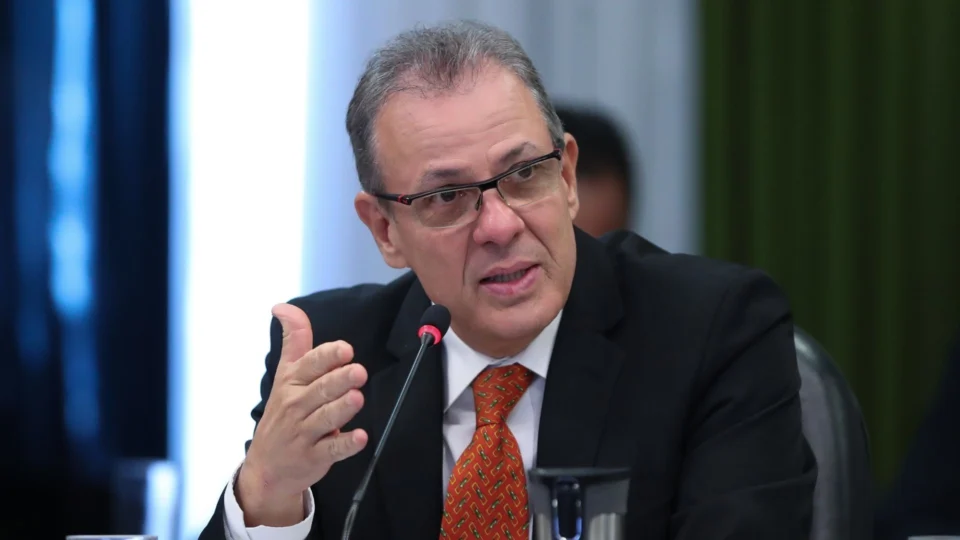 Brasil aumentará produção de petróleo a pedido dos EUA, afirma ministro de Minas e Energia