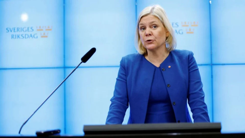 Primeira-ministra da Suécia renuncia após 8 horas no poder