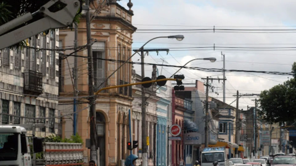 Após desabamento de prédio em Manaus, Defesa Civil descarta problemas em outros imóveis no Centro