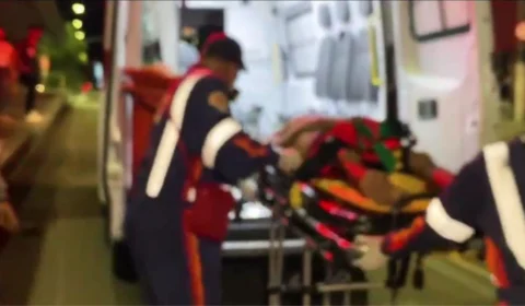 Morador de rua é ferido com golpe de faca por passageiros de ônibus em Manaus