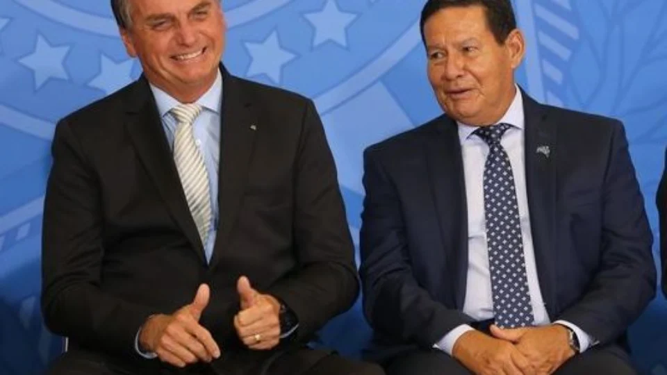 TSE forma maioria e arquiva cassação da chapa Bolsonaro-Mourão