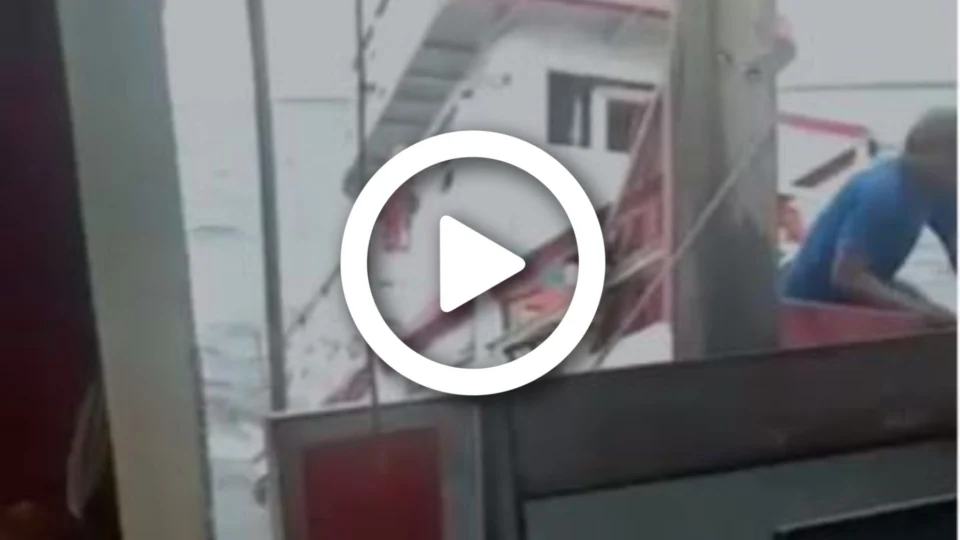 VÍDEO: veja o momento quando empurrador afunda em frente ao Porto da Ceasa, na Zona Sul de Manaus