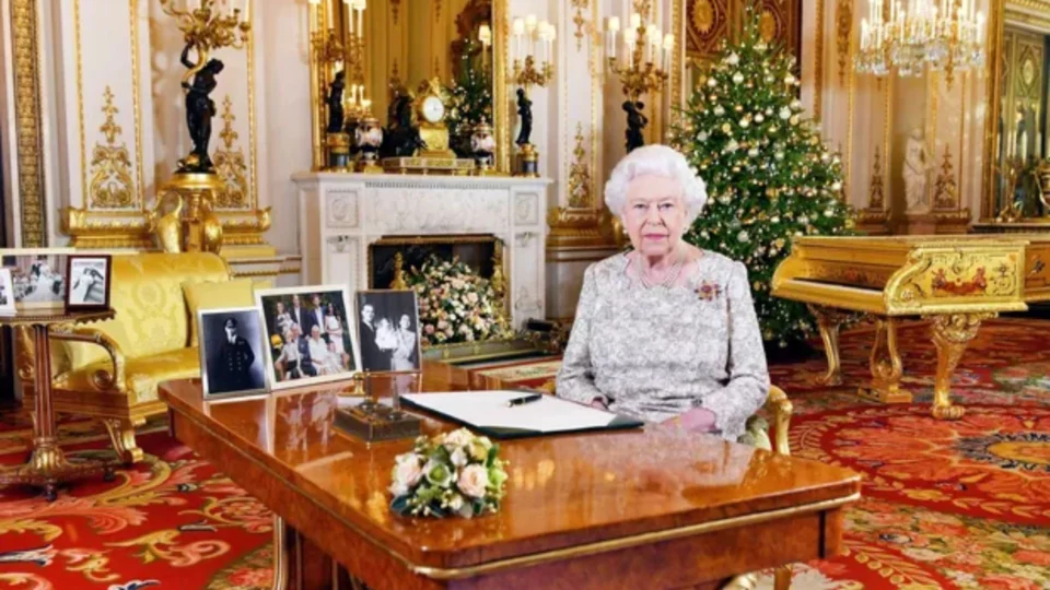 Vaga para limpar palácio da rainha da Inglaterra tem salário de até R$ 12 mil por mês