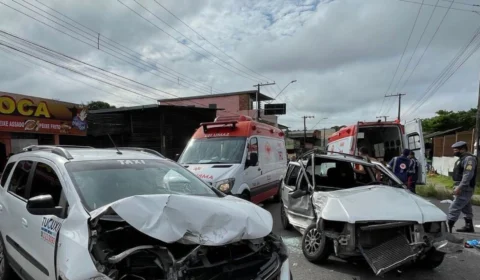 Três pessoas ficam feridas após colisão de dois carros na Zona Norte de Manaus