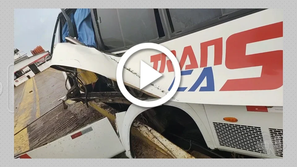 VÍDEO: Acidente grave com micro-ônibus deixa uma vítima fatal na Ceasa em Manaus