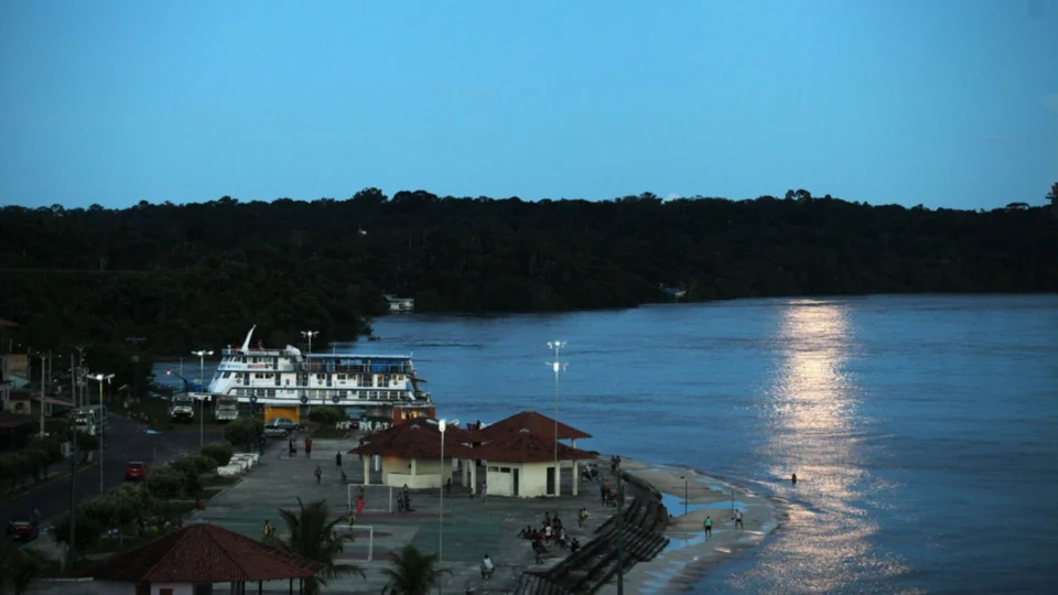 Com 47,7% da população vacinada, São Gabriel da Cachoeira-AM faz licitação de R$ 2,6 milhões para eventos com bandas e estruturas de shows