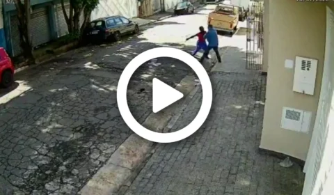 VÍDEO: entregador de panfletos mata homem a facadas após briga em SP