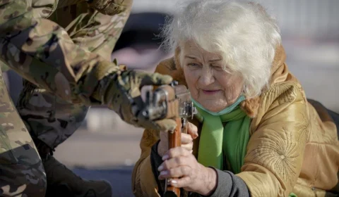 Ucrânia treina civis para defesa em caso de invasão russa; veja fotos