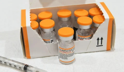 Ministério da Saúde anuncia antecipação da entrega de 600 mil doses da vacina pediátrica