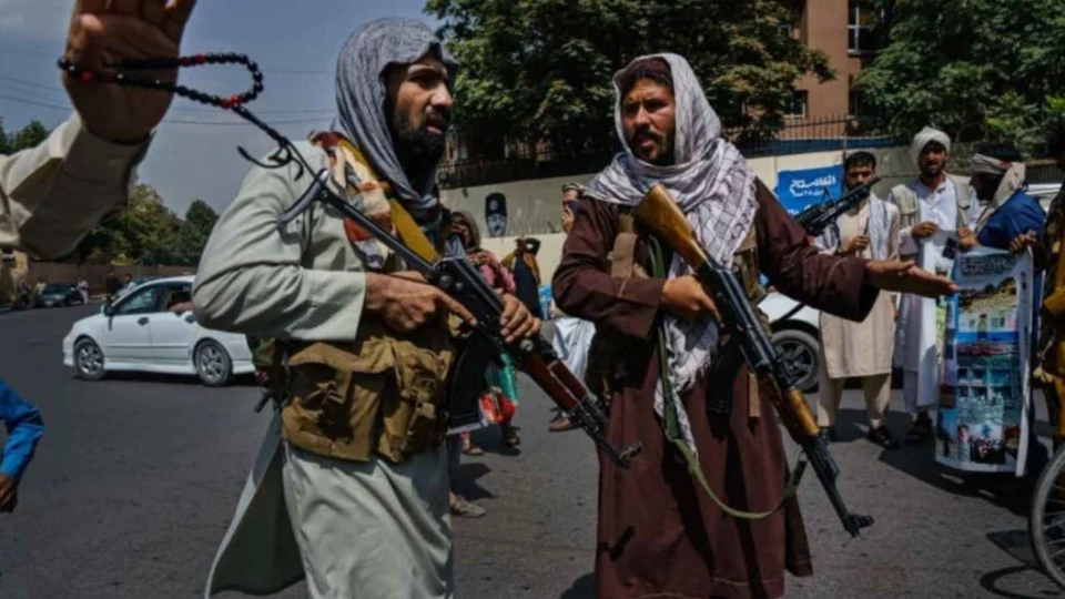 Talibãs rejeitam ajuda dos Estados Unidos no combate ao Estado Islâmico