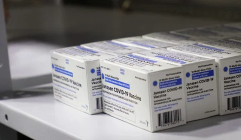 Amazonas recebe novas doses de vacina contra Covid-19