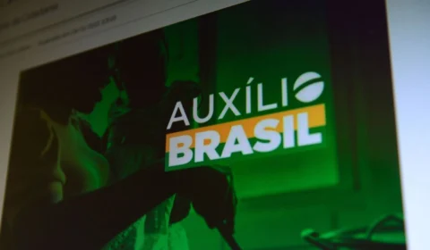Beneficiários com NIS final 4 recebem auxílio de R$ 400 nesta quarta-feira