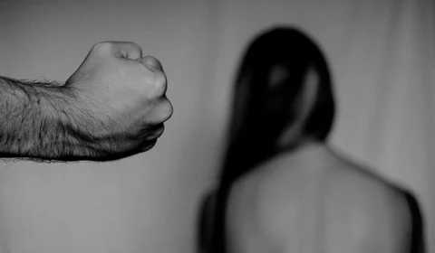 Motorista de aplicativo é preso em flagrante por torturar esposa grávida de 4 meses em Manaus