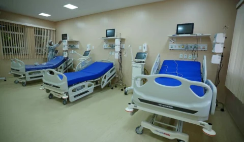 Número de internados por Covid-19 no interior do AM cai mais da metade em 12 dias, segundo dados da SES