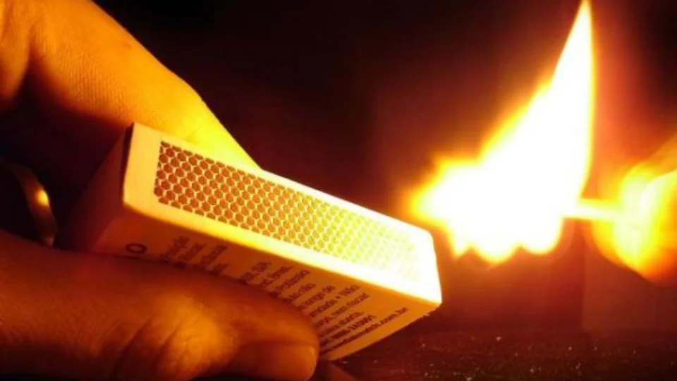 Homem é preso por trancar e atear fogo em casa para tentar matar a esposa no interior do Amazonas