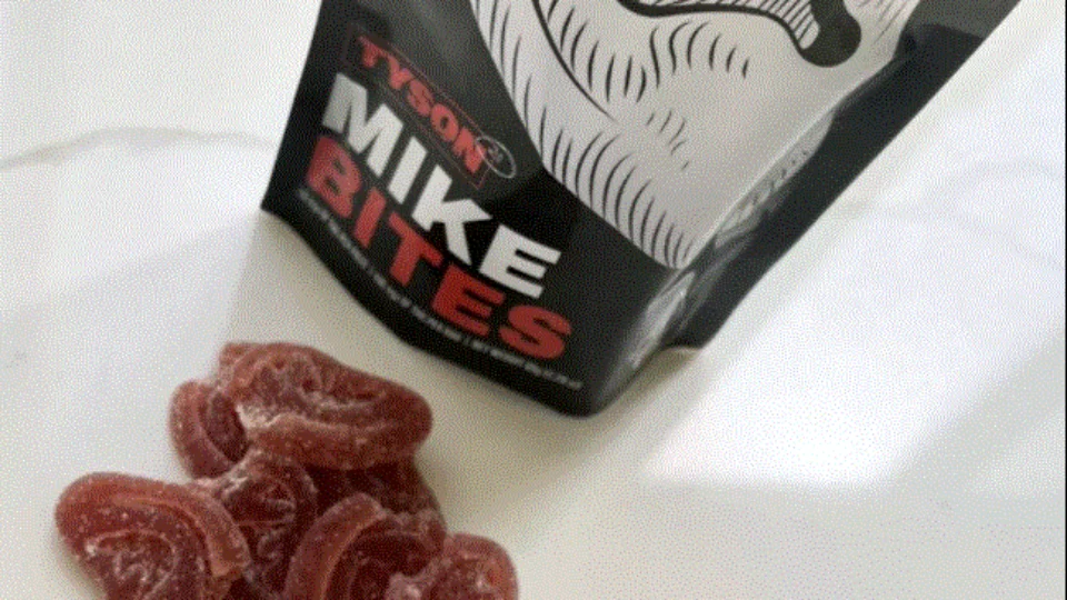 Mike Tyson ganha vida vendendo ‘petisco de maconha’ em formato de orelha