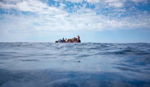 Mais de mil migrantes são resgatados no Canal da Mancha em três dias