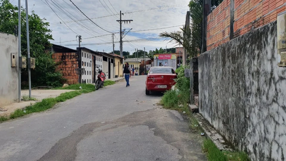 Homem é morto com 18 facadas e tem moto roubada na Zona Norte de Manaus